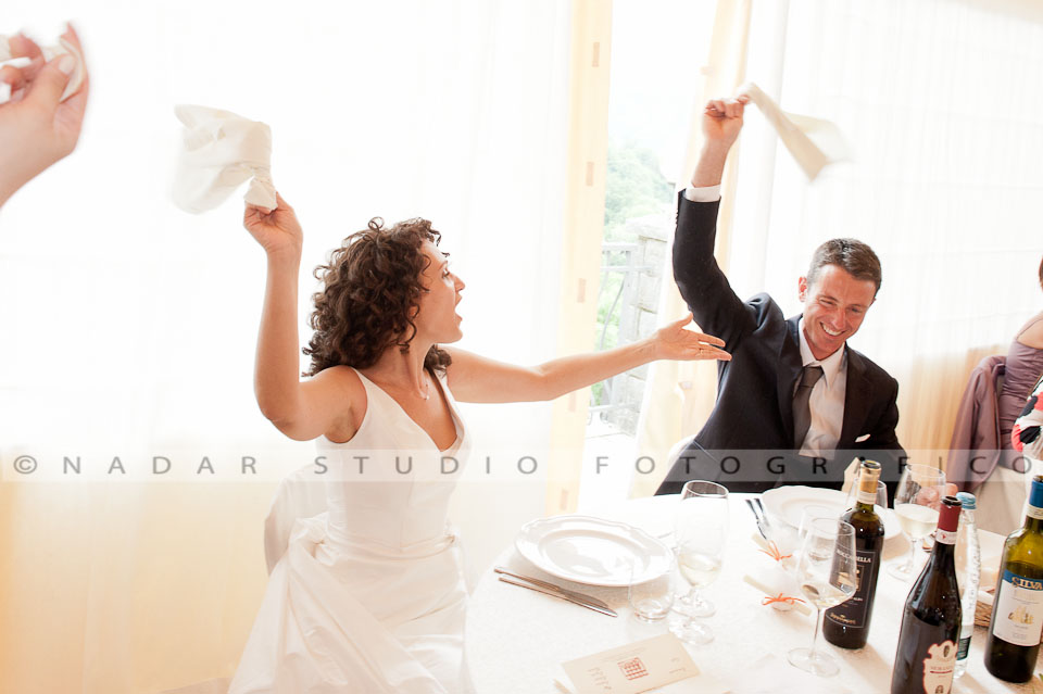 sposi al ristorante - fotografo matrimonio torino