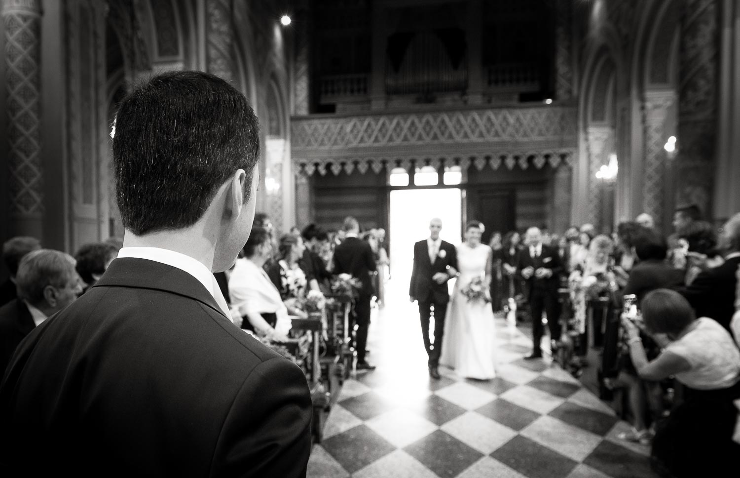 foto dell'ingresso della sposa in chiesa